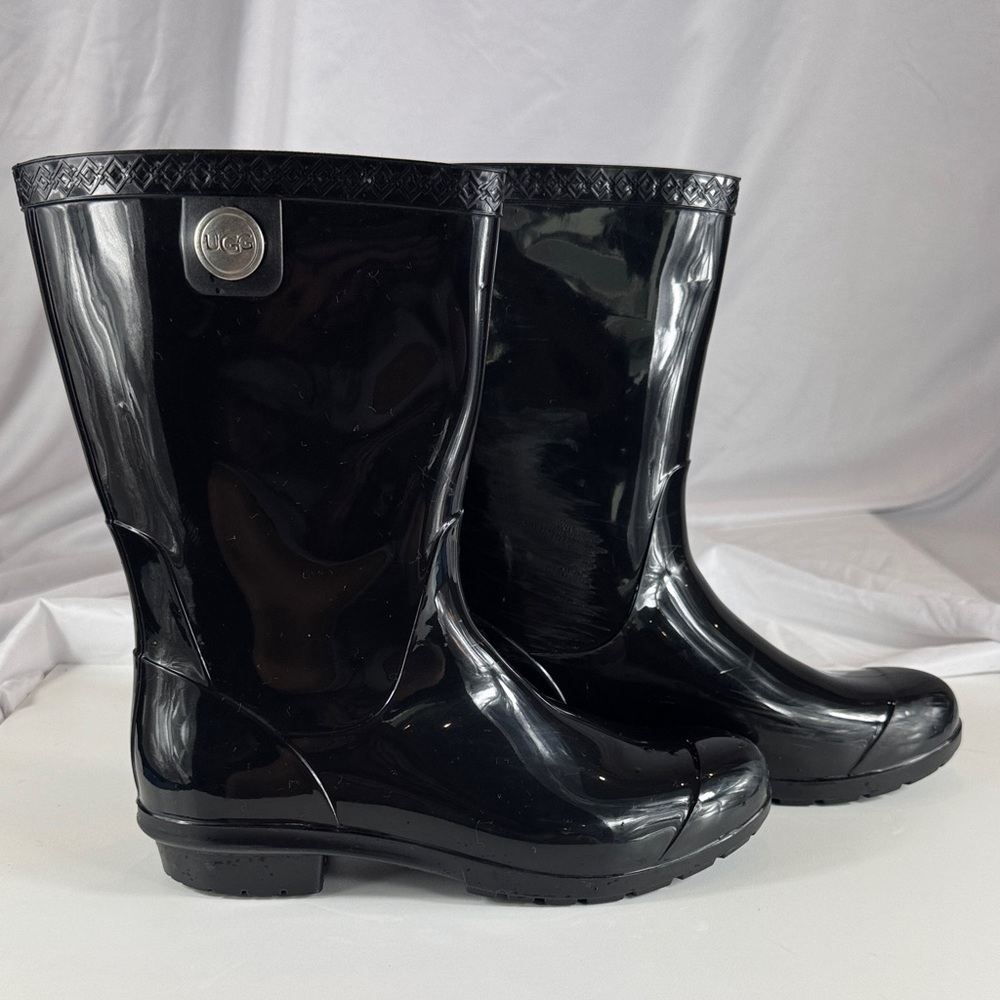 Black UGG Rain Boots with Sheep’s Fur Lining - Picture 5 of 7